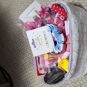 White Fuzzy Cosmetic Bag Gift Set